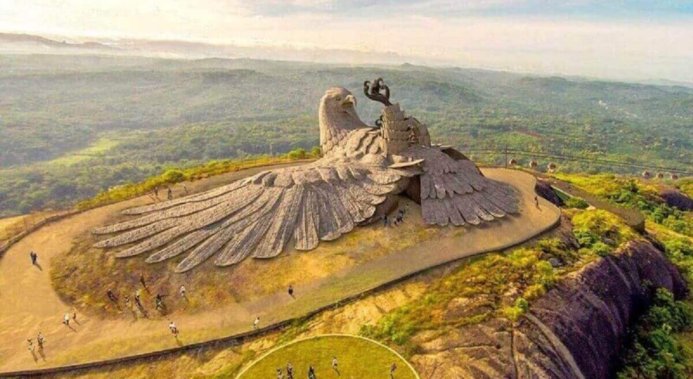 Dünyanın en büyük kuş heykeli: Jatayu