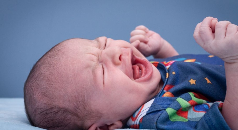 Bebekler doğduğu anda ağlamayı nasıl öğrendi?